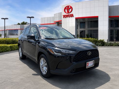 Used 2023 Toyota Corolla Cross LE w/ Moonroof Package AWD/4WD image 1