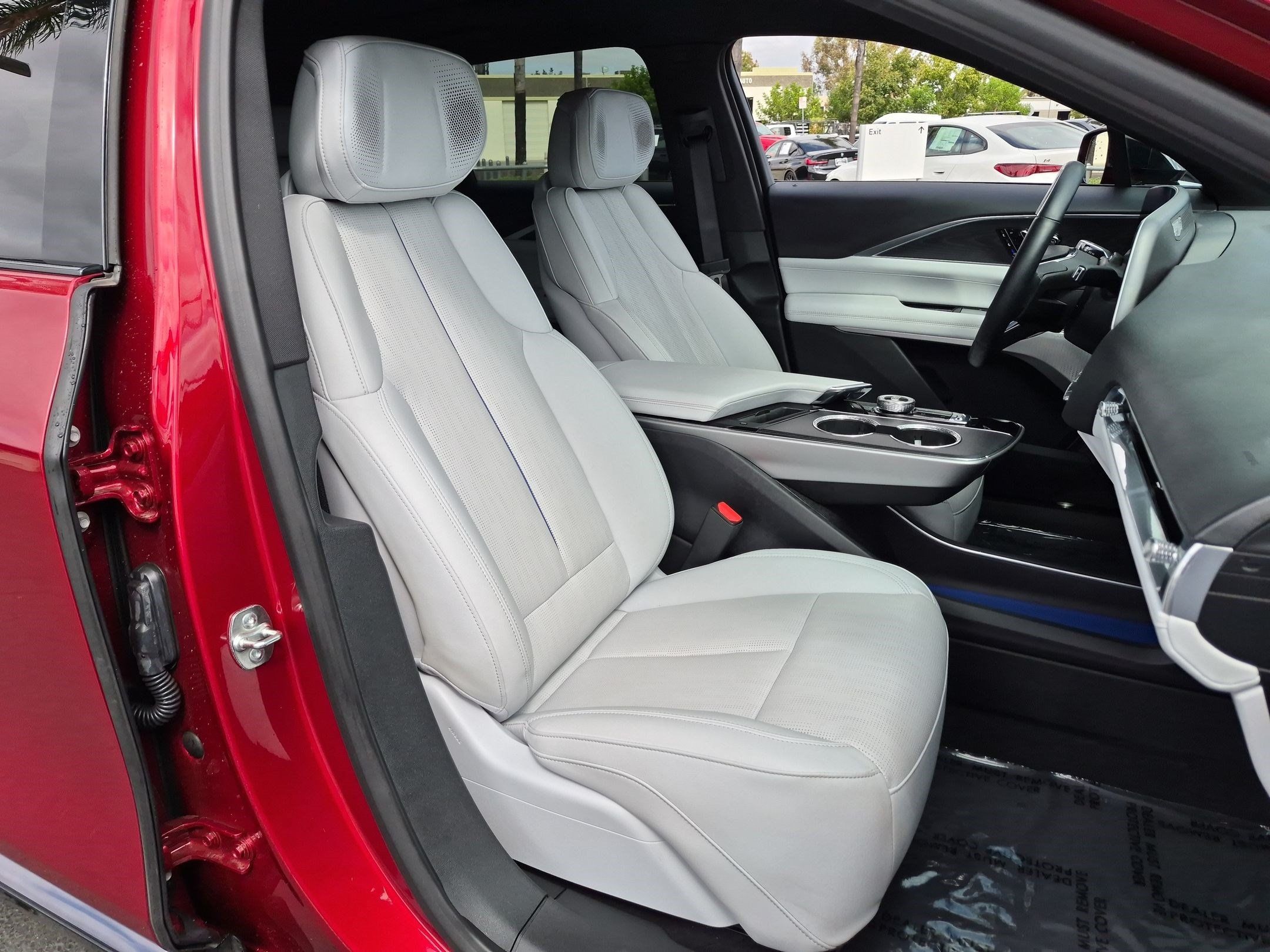 Used 2024 Cadillac Lyriq Sport RWD image 31