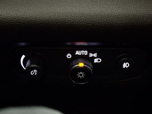 Used 2020 Chevrolet Traverse LT w/ LT Premium Package AWD/4WD image 11