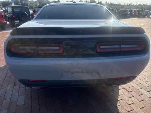 Used 2022 Dodge Challenger SXT w/ Driver Convenience Group RWD image 9