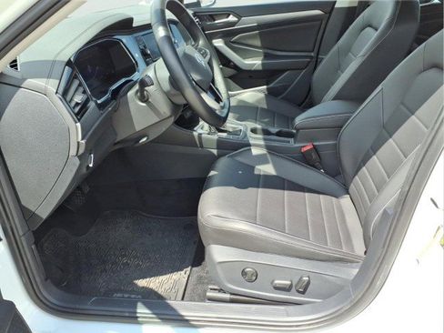 Used 2023 Volkswagen Jetta SE FWD image 13