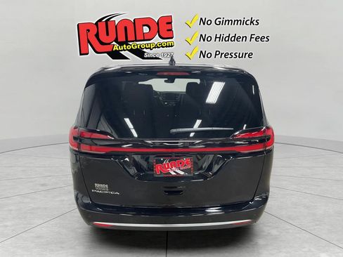 New 2027 Chrysler Pacifica Select FWD image 4