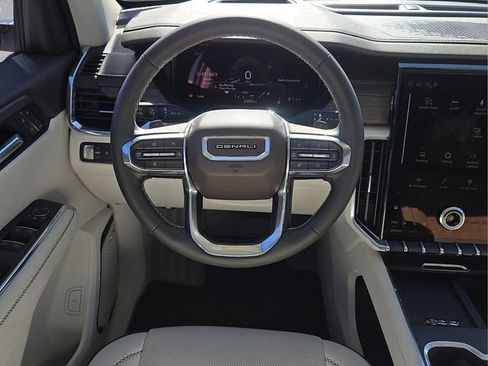 Used 2024 GMC Acadia Denali image 18