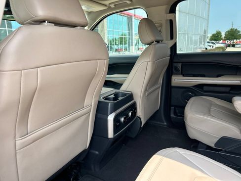 Used 2024 Ford Expedition Limited RWD image 15