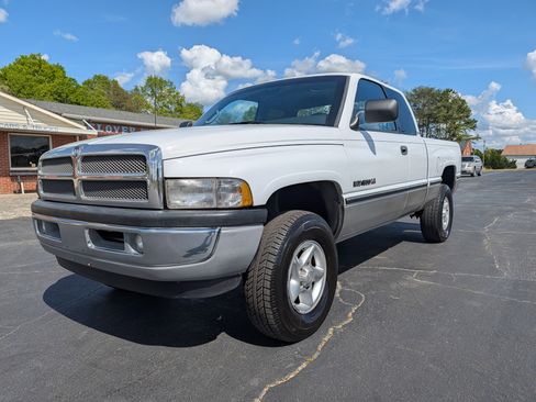 Used 1997 Dodge Ram 1500 Truck 4x4 Club Cab image 2