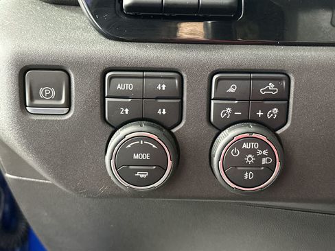 Used 2023 Chevrolet Silverado 1500 ZR2 w/ Technology Package AWD/4WD image 33