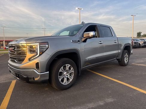 Used 2025 GMC Sierra 1500 SLT AWD/4WD image 2
