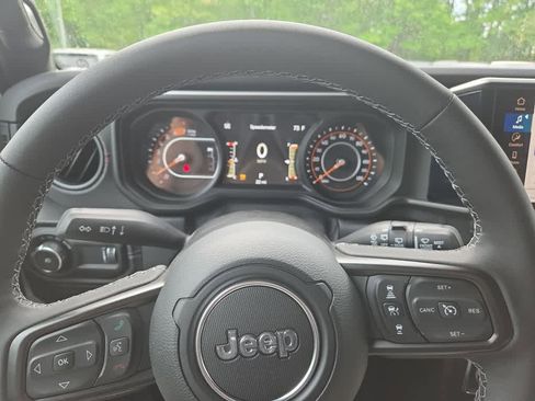 New 2026 Jeep Wrangler Unlimited Rubicon AWD/4WD image 15