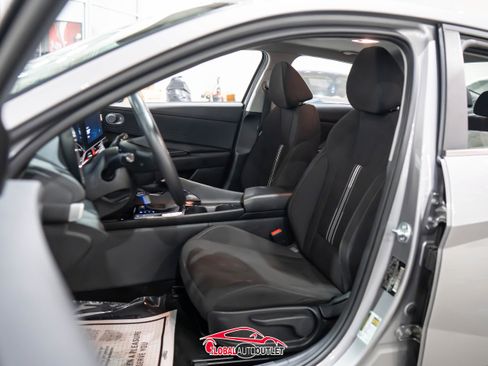 Used 2025 Hyundai Elantra SEL image 14