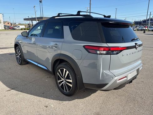 New 2025 Nissan Pathfinder Platinum image 5