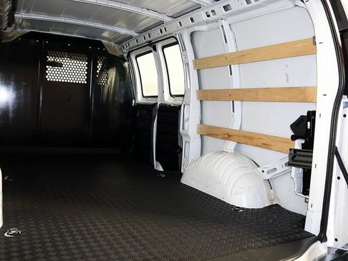 Used 2025 Chevrolet Express 2500 w/ Driver Convenience Package RWD image 23