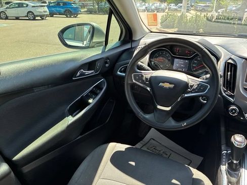 Used 2018 Chevrolet Cruze LT w/ Convenience Package FWD image 15