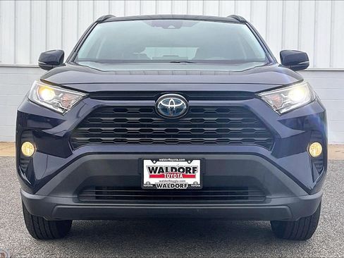 Used 2020 Toyota RAV4 XLE image 3
