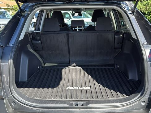Used 2021 Toyota RAV4 LE AWD/4WD image 23