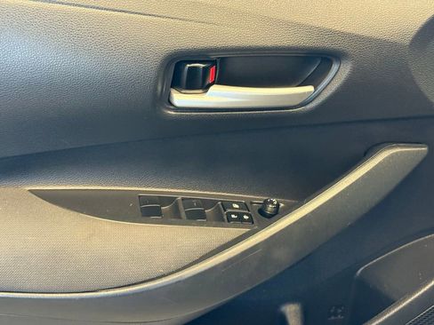 Used 2021 Toyota Corolla LE image 25