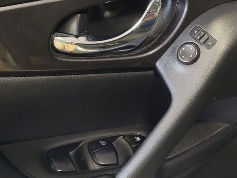 Used 2020 Nissan Rogue SV FWD image 27