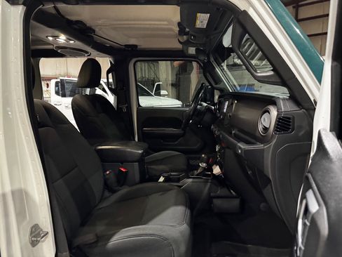 Used 2020 Jeep Gladiator Sport w/ Quick Order Package 24S image 27