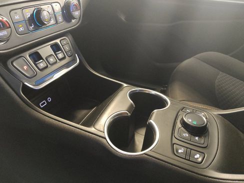 Used 2021 GMC Terrain SLE w/ Driver Convenience Package image 26