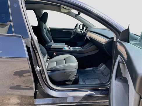 Used 2024 Tesla Model Y Long Range RWD image 27