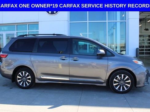 Used 2018 Toyota Sienna XLE w/ XLE Navigation Package image 5