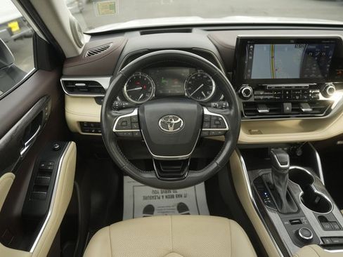 Used 2022 Toyota Highlander Platinum image 22