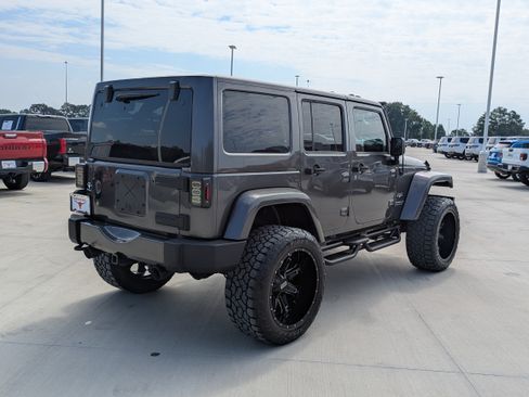 Used 2017 Jeep Wrangler Unlimited Sahara w/ Max Tow Package AWD/4WD image 5