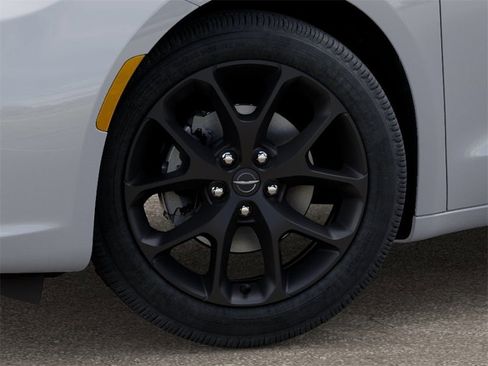 New 2026 Chrysler Pacifica Limited w/ S Appearance Package image 8