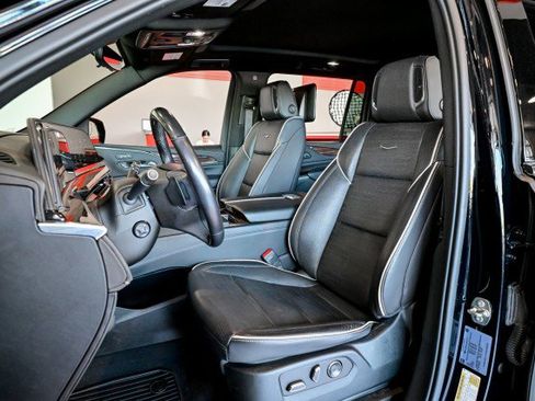 Used 2021 Cadillac Escalade ESV Premium Luxury AWD/4WD image 14