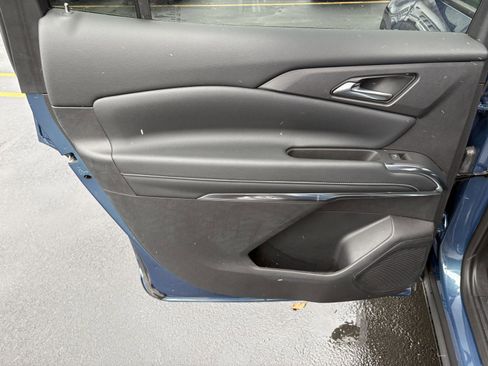 Used 2025 Chevrolet Traverse LT image 15