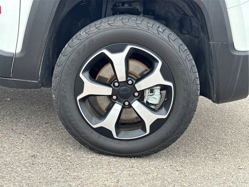 Used 2021 Jeep Renegade Trailhawk image 7