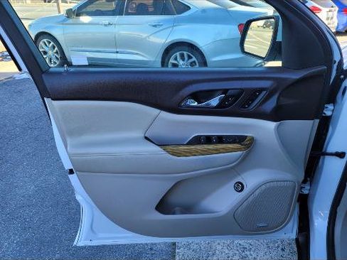 Used 2017 GMC Acadia Denali w/ Technology Package FWD image 14