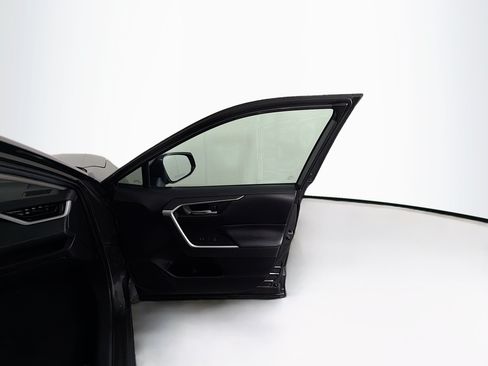 Used 2021 Toyota RAV4 XLE FWD image 31