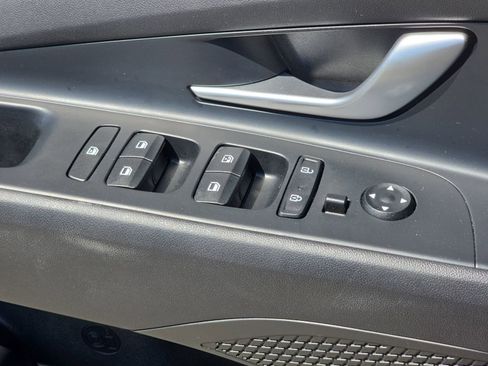 Used 2022 Hyundai Elantra Limited FWD image 28