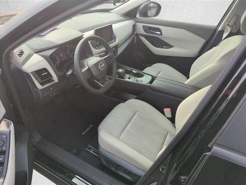 Certified 2025 Nissan Rogue SV image 11