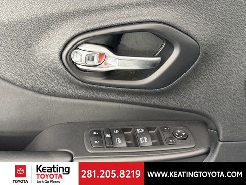 Used 2022 Jeep Cherokee Trailhawk w/ Trailer Tow Group image 12