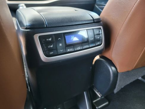 Used 2017 Toyota Highlander AWD V6 image 13
