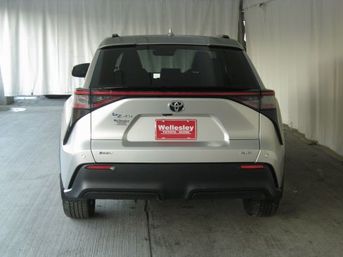 Used 2024 Toyota bZ4X AWD image 27