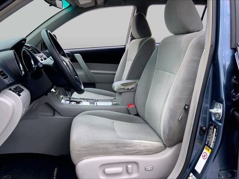Used 2013 Toyota Highlander Plus FWD image 8