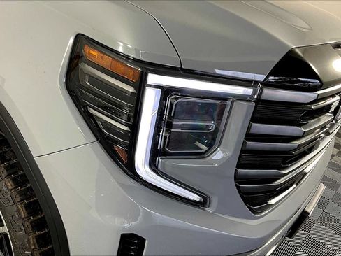 Used 2025 GMC Sierra 1500 AT4 w/ AT4 Premium Package AWD/4WD image 21