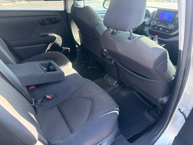 Used 2023 Toyota Highlander LE FWD image 17