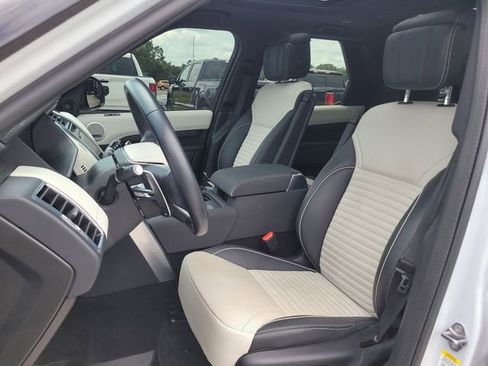 Used 2023 Land Rover Discovery Metropolitan Edition AWD/4WD image 22