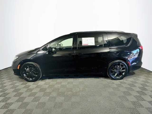 Used 2025 Chrysler Pacifica Limited FWD image 5