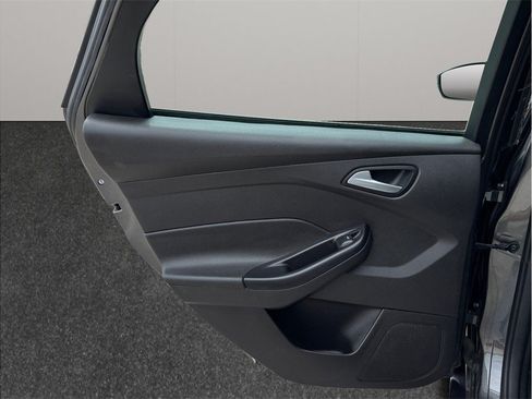 Used 2015 Ford Focus SE w/ SE Sport Package FWD image 26