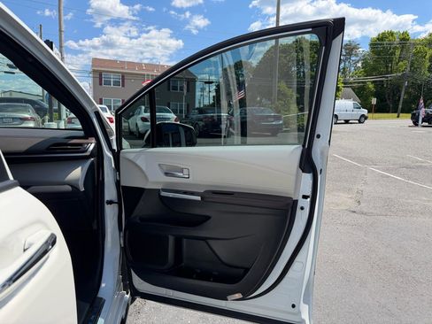 Used 2021 Toyota Sienna Platinum FWD image 21