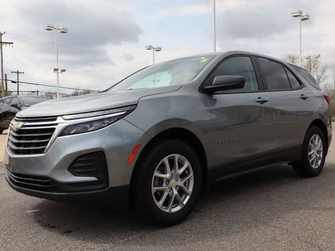 Used 2023 Chevrolet Equinox LS w/ LS Convenience Package FWD image 7