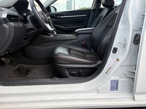 Used 2024 Nissan Altima 2.5 SR FWD image 14