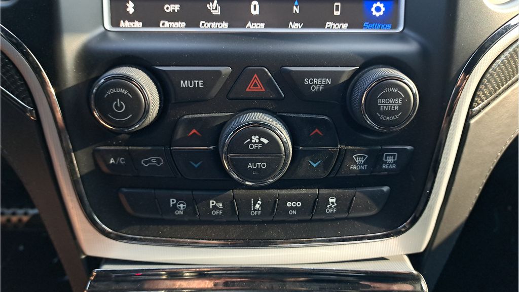 Used 2018 Jeep Grand Cherokee Trackhawk AWD/4WD image 17