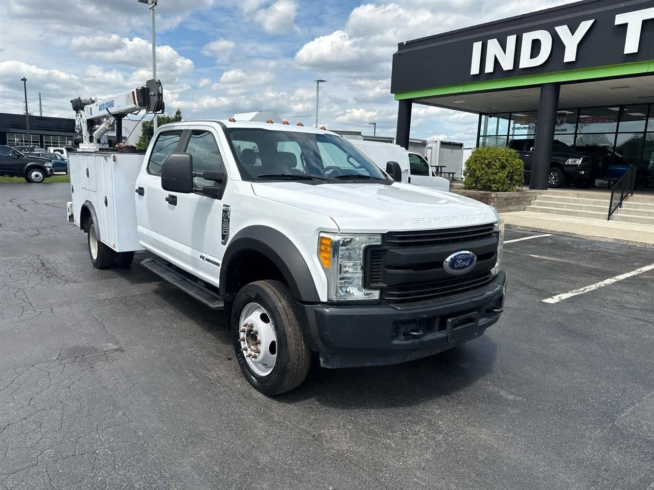 Used 2017 Ford F550 2WD Crew Cab Super Duty image 2