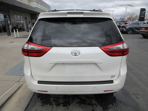 Used 2020 Toyota Sienna XLE Premium image 8
