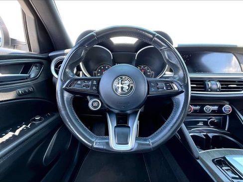 Used 2022 Alfa Romeo Stelvio Ti AWD/4WD image 17
